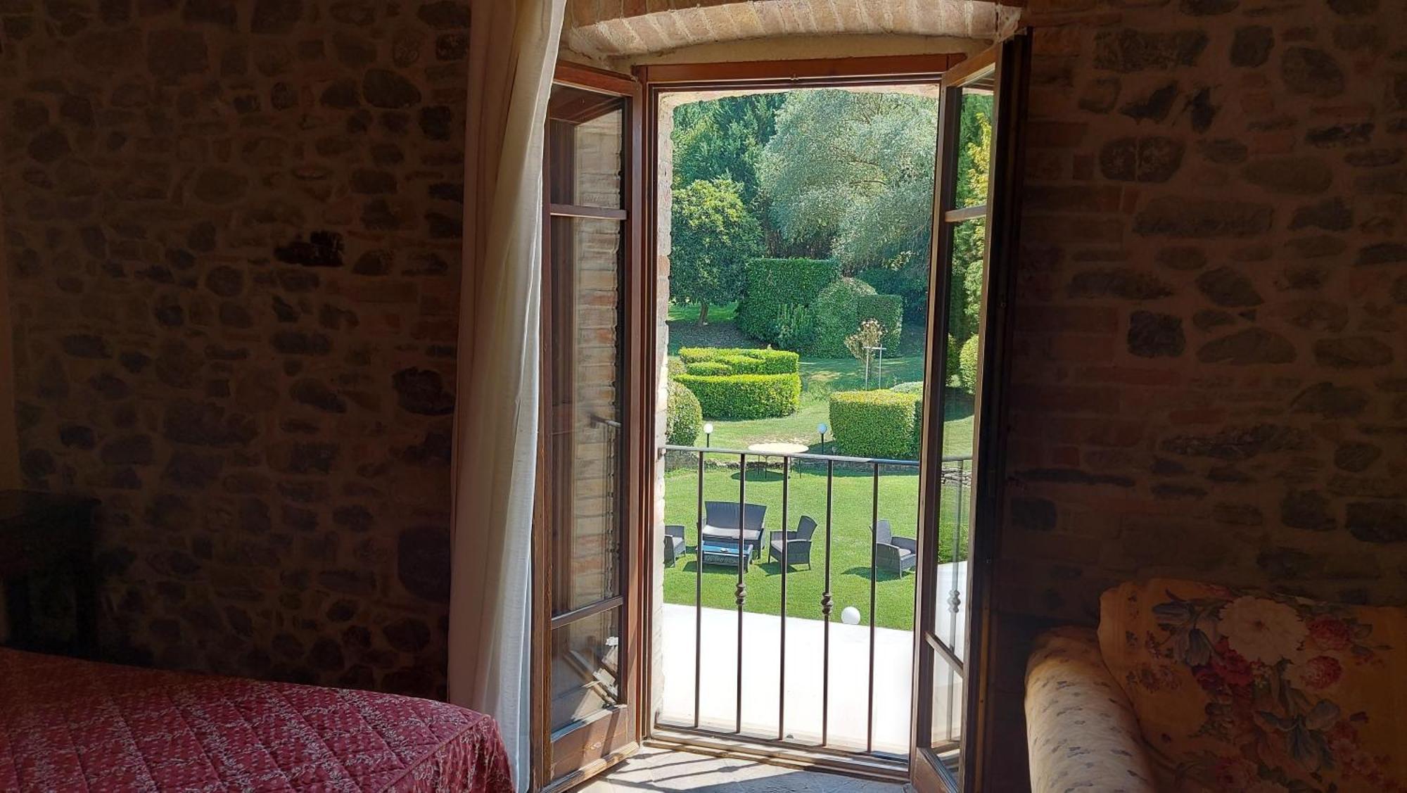 Country Hotel Poggiomanente Умбертиде Екстериор снимка
