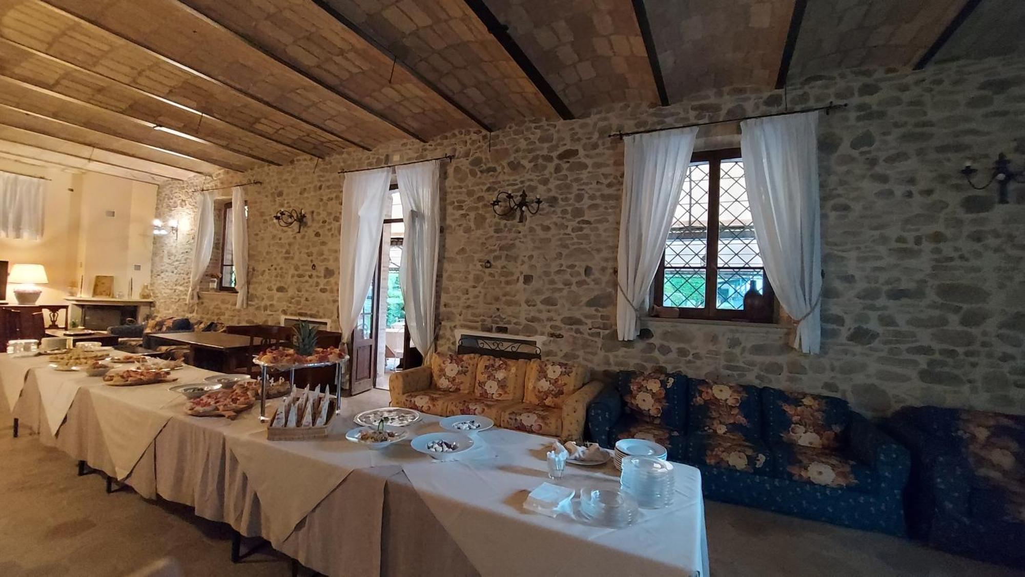 Country Hotel Poggiomanente Умбертиде Екстериор снимка
