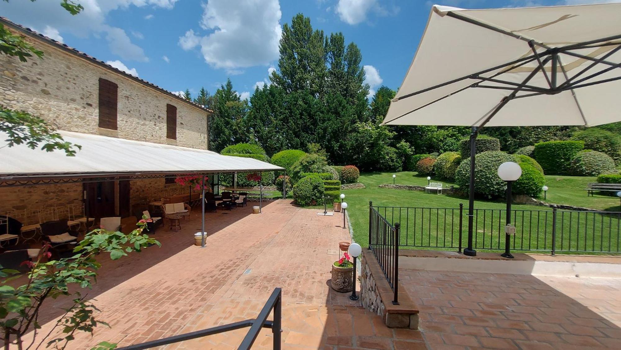 Country Hotel Poggiomanente Умбертиде Екстериор снимка