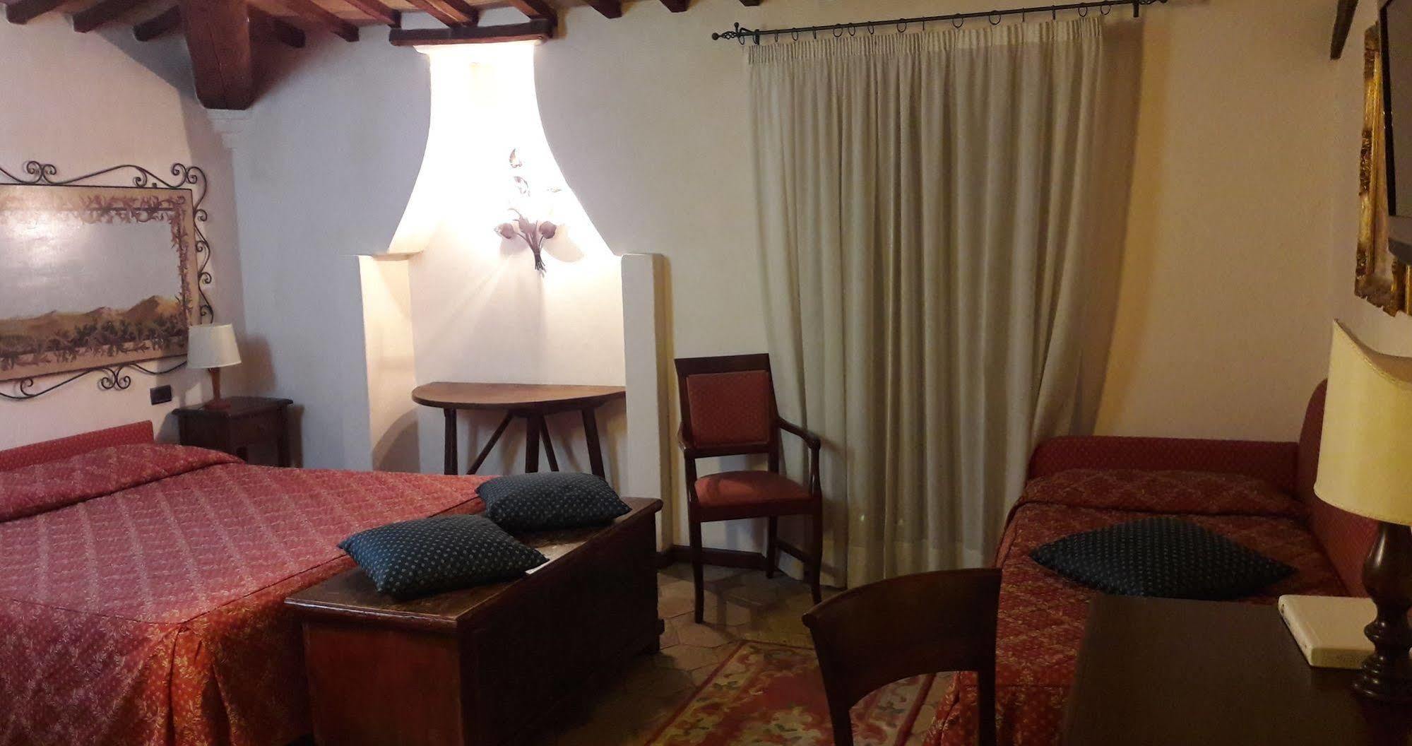 Country Hotel Poggiomanente Умбертиде Екстериор снимка