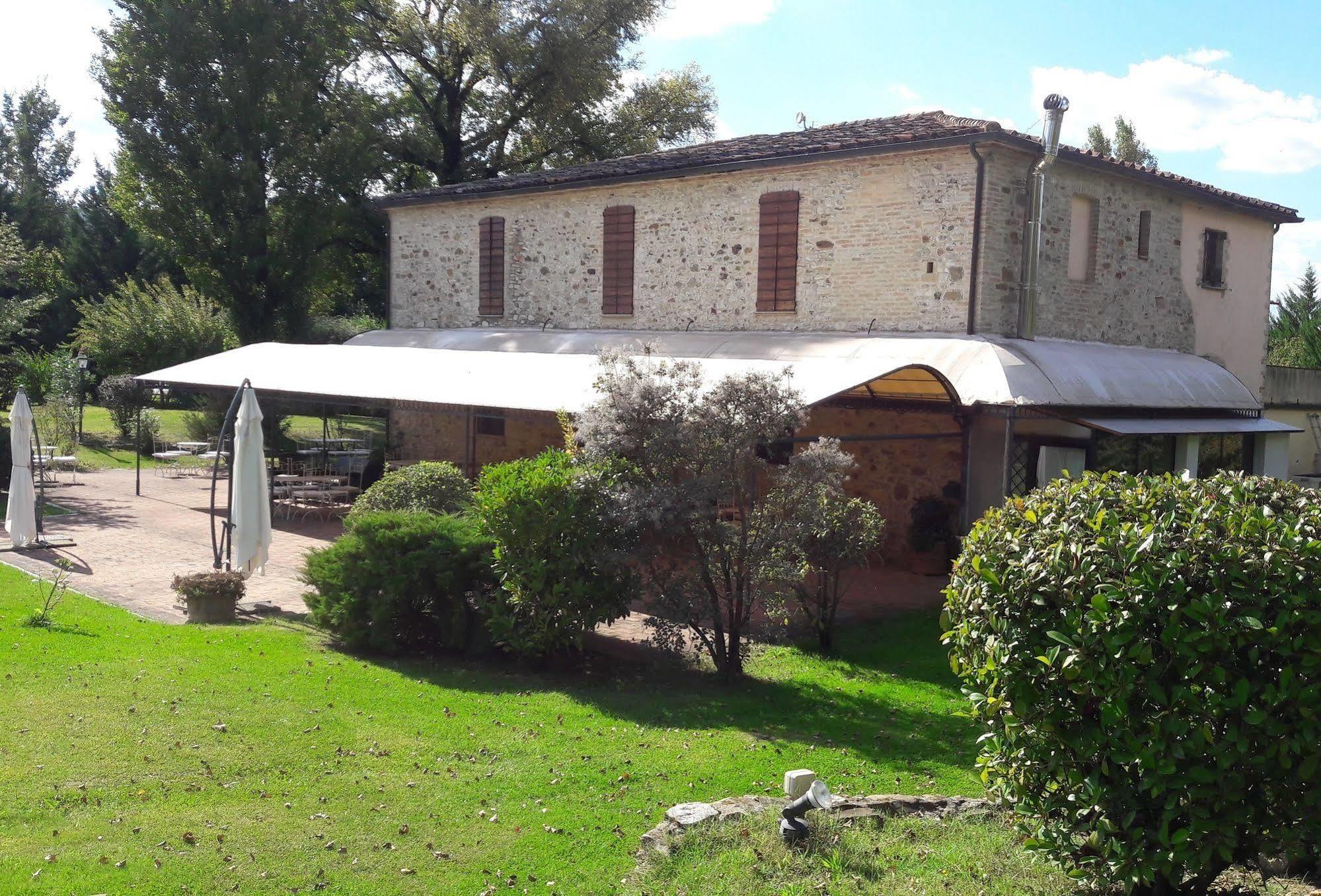 Country Hotel Poggiomanente Умбертиде Екстериор снимка