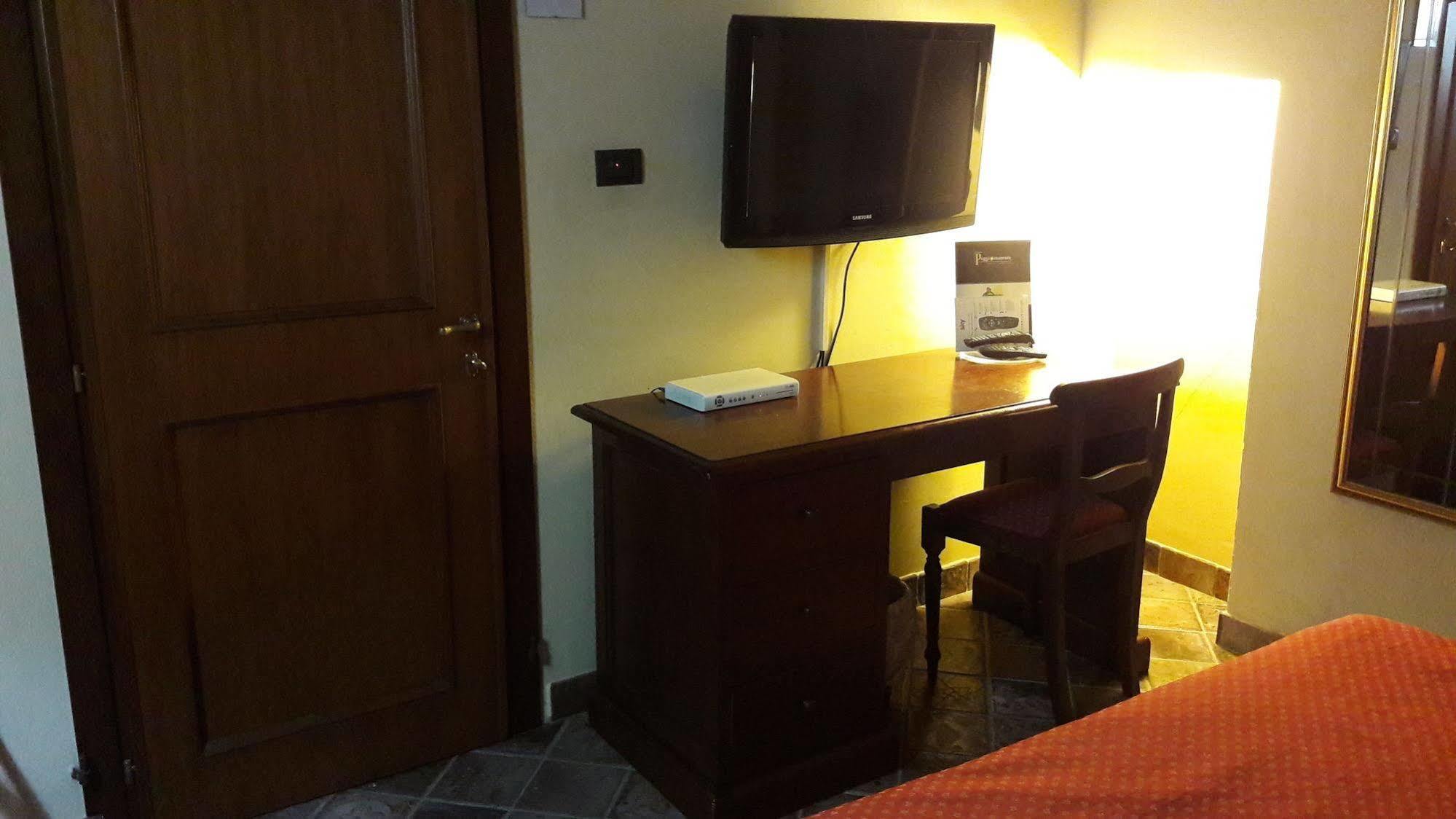 Country Hotel Poggiomanente Умбертиде Екстериор снимка
