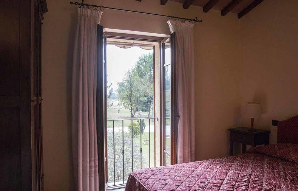 Country Hotel Poggiomanente Умбертиде Екстериор снимка