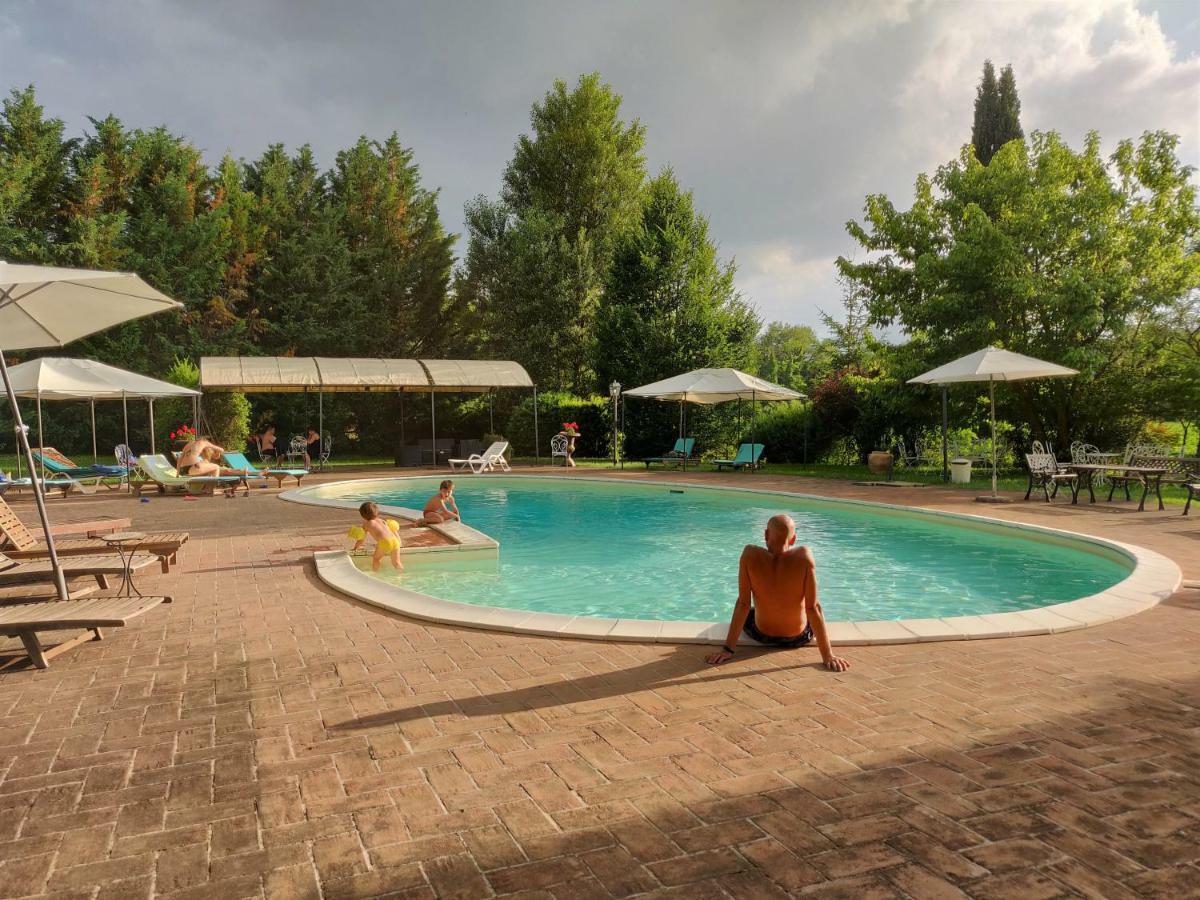 Country Hotel Poggiomanente Умбертиде Екстериор снимка